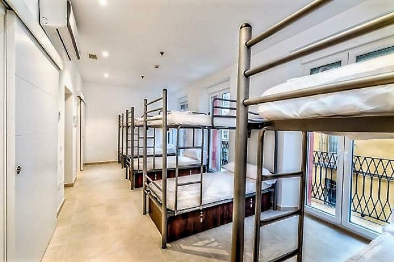 Bed 8-Bed Mixed Dormitory Room